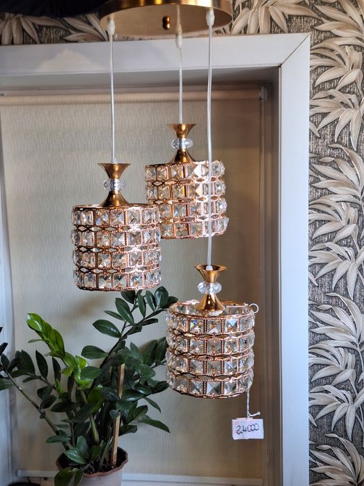 Продам новые люстры