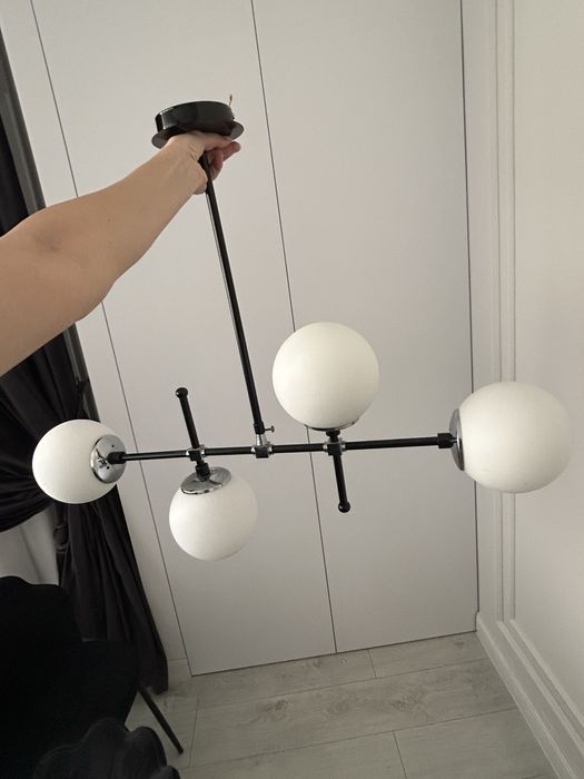 Lustra din metal negru