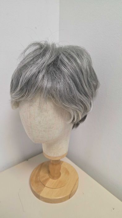 Perucă Haircube scurtă pixie gri argintiu – nouă cu etichetă