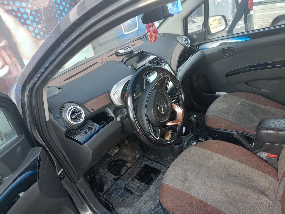 spark orqa bagajda urilgan joyi bor.avtomat yevro