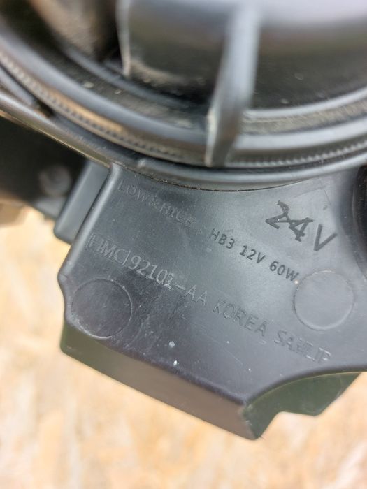 Far stanga hyundai elantra 7 halogen led dupa anul 2020 cod 92101aa original