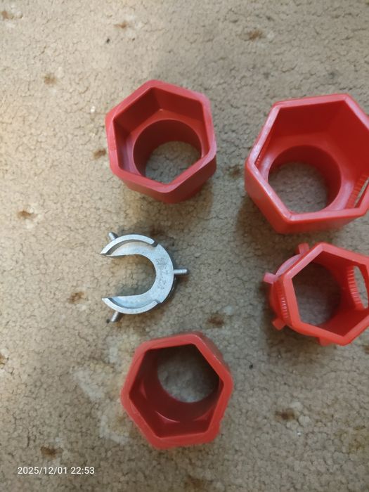 Vînd set chei pt baterie