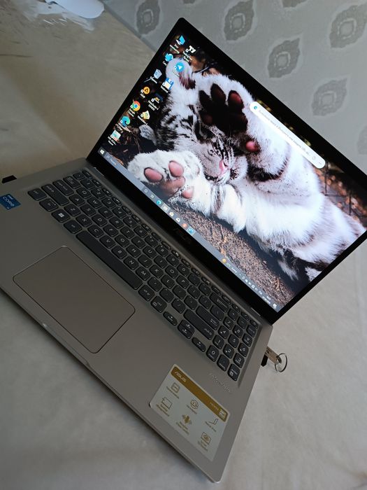 Asus noutbok kompyuter