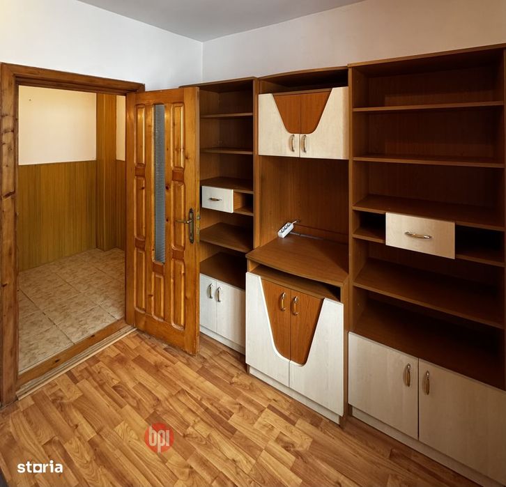SE VINDE Apartament cu 3 camere semidecomandat, Etaj 3, Falticeni, SV — fotografia 3