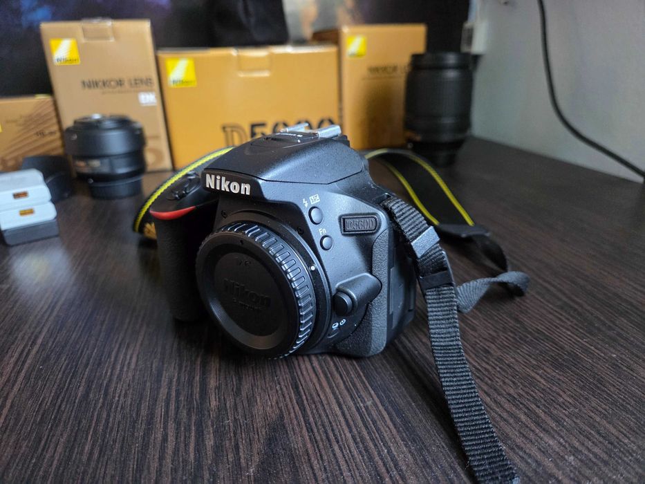 Aparat Nikon D5600 + 18-140mm + 35mm f/1.8G + accesorii