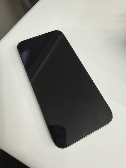 Продам Айфон 13