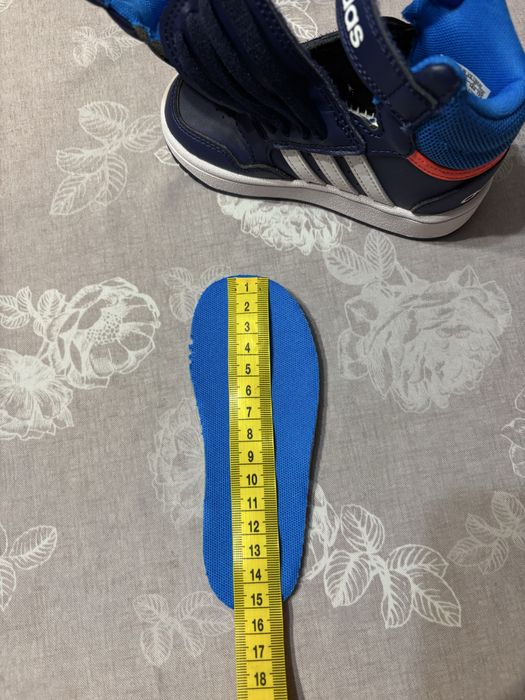Нови Адидас боти  за момче