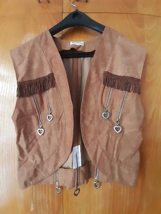 Велурени и дънкови елеци