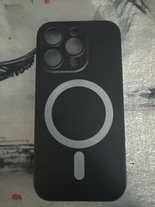 Продавам два калъфа за телефон iphone 14pro