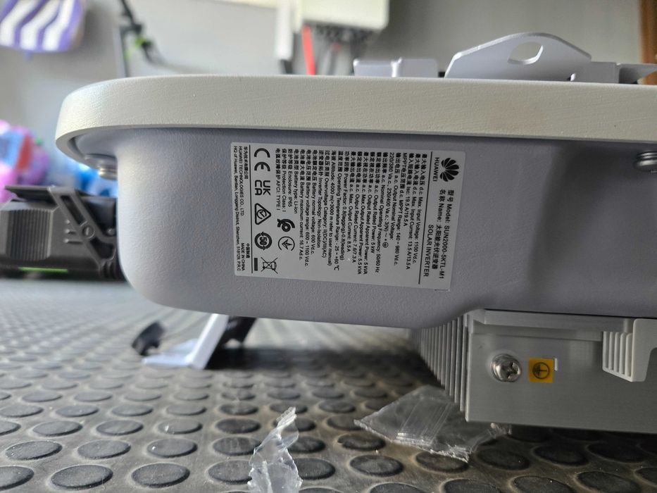 Vând invertor trifazat Huawei 5kw