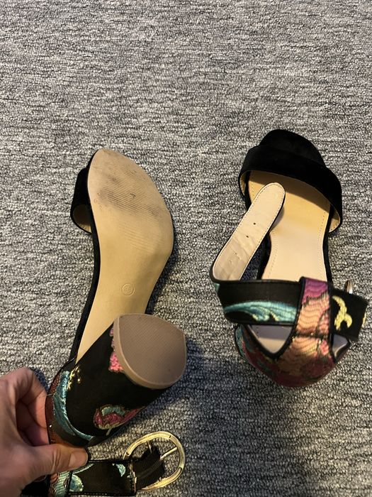 Vand sandale din catifea model floral