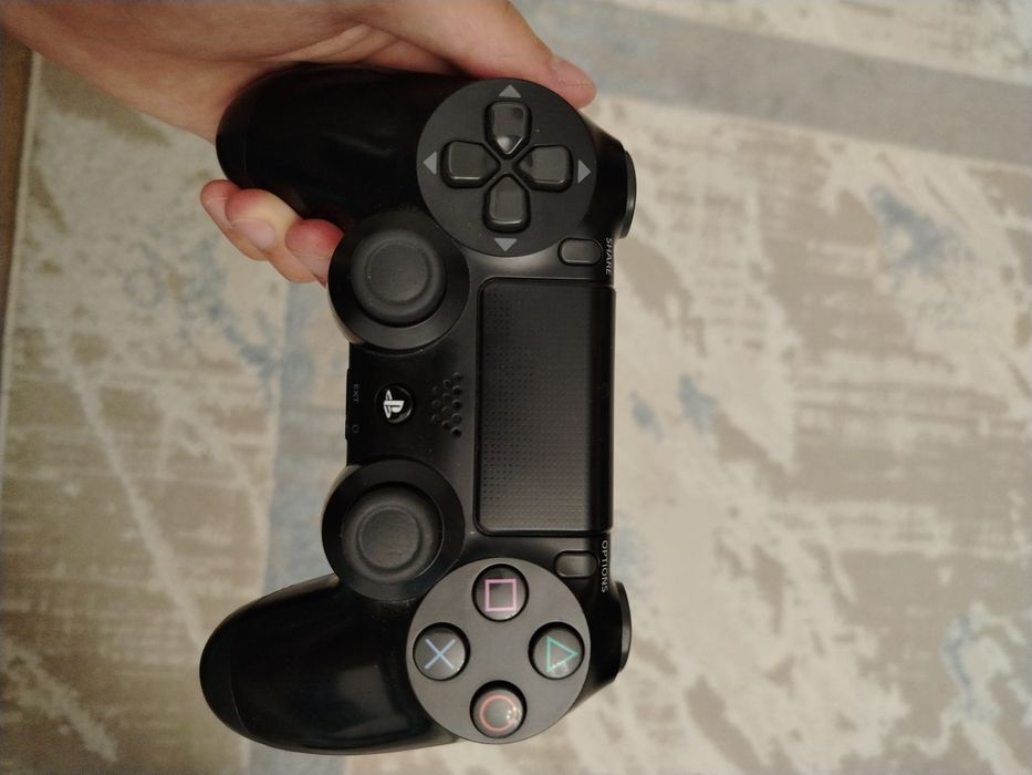 Продам джойстик PlayStation 4