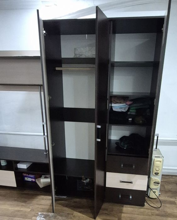 Продам стол, шкаф, диван