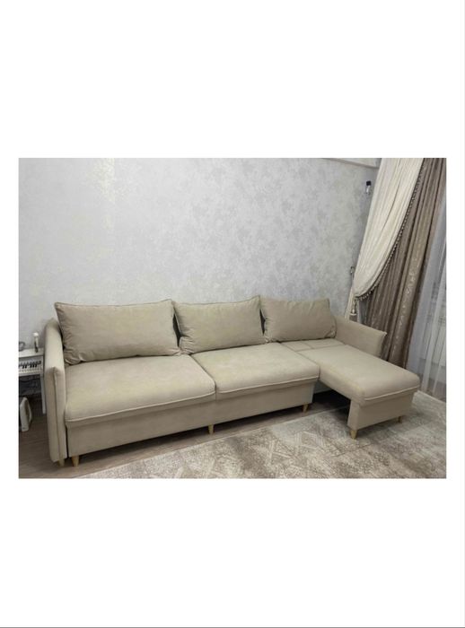 Бежевый угловой диван