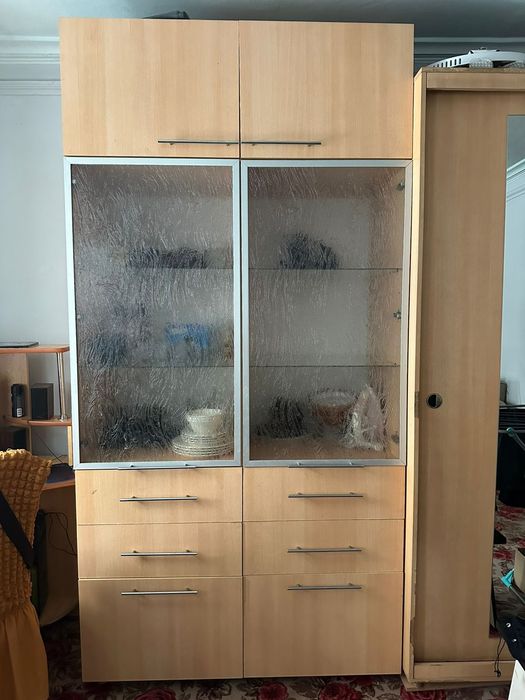 Шкаф сервант вместительный