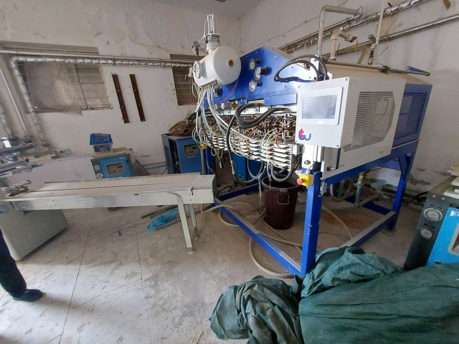 Машина по производству пластиковых поддонов