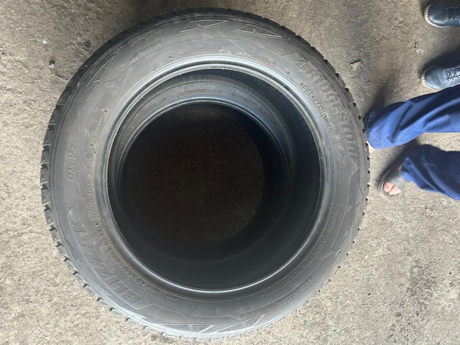 Продам шины зимние bridgestone