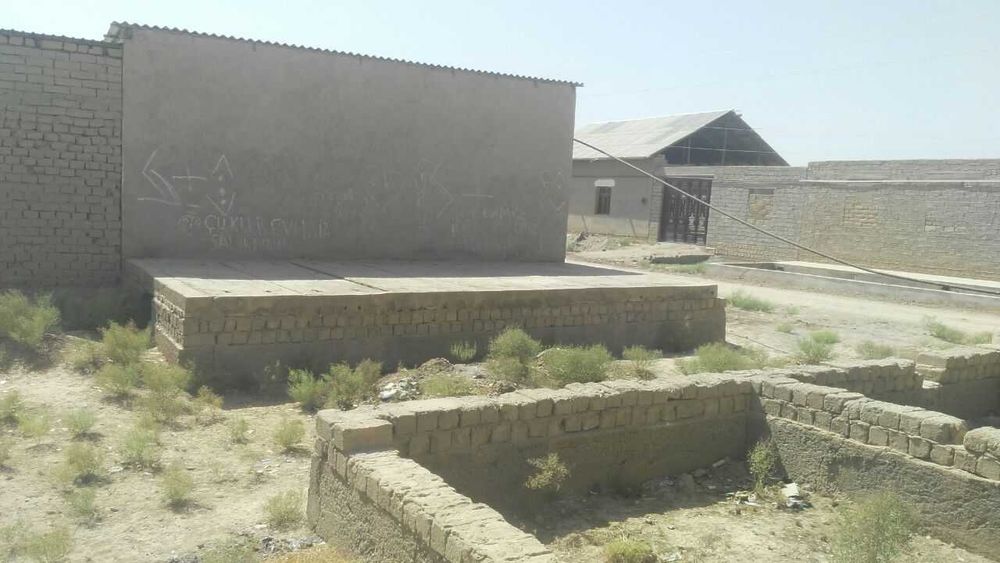 Қурилиши тугалланмаган ер учаска сотилади