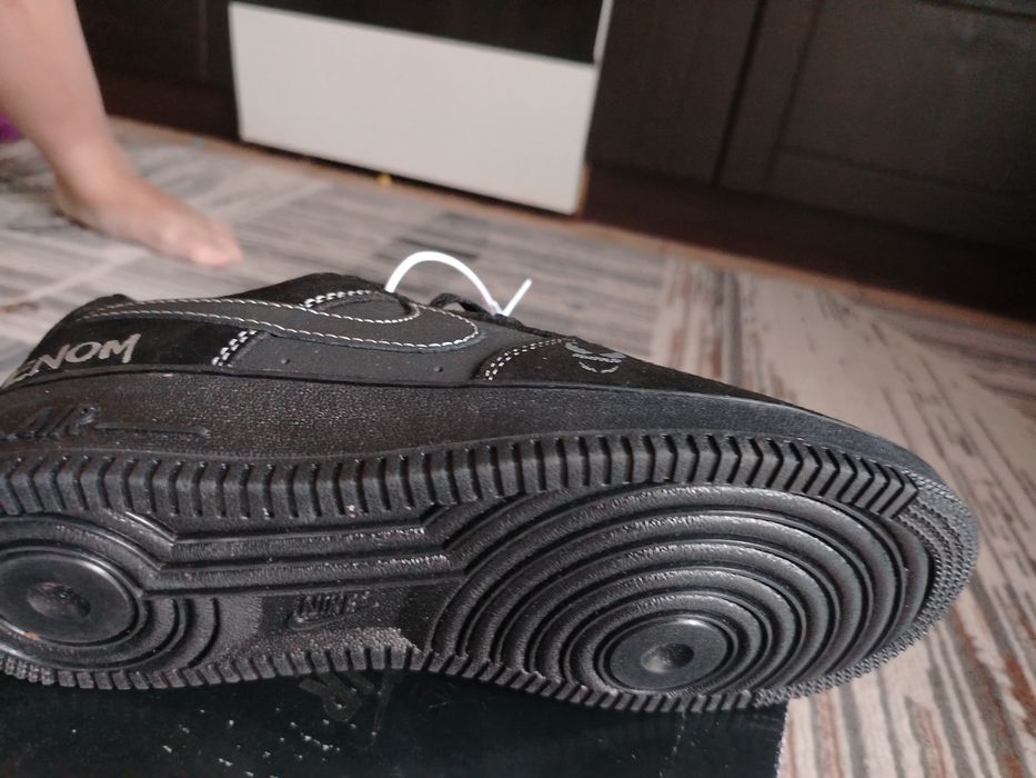 кроссовки новые 41р