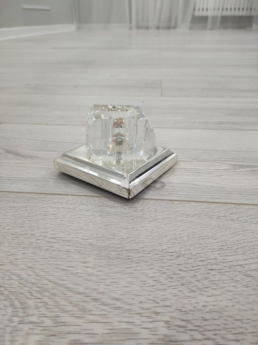 Продам софиты. Состояние хорошее. 2 вида.