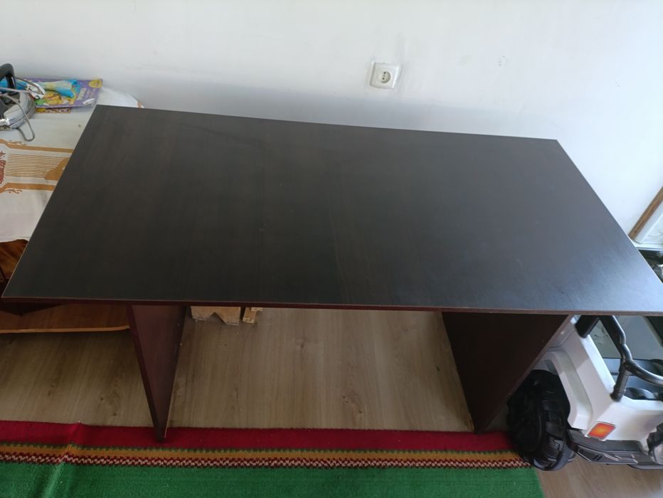 Продам стол письменный .