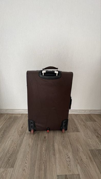 Продам чемодан , размер L , есть чехол