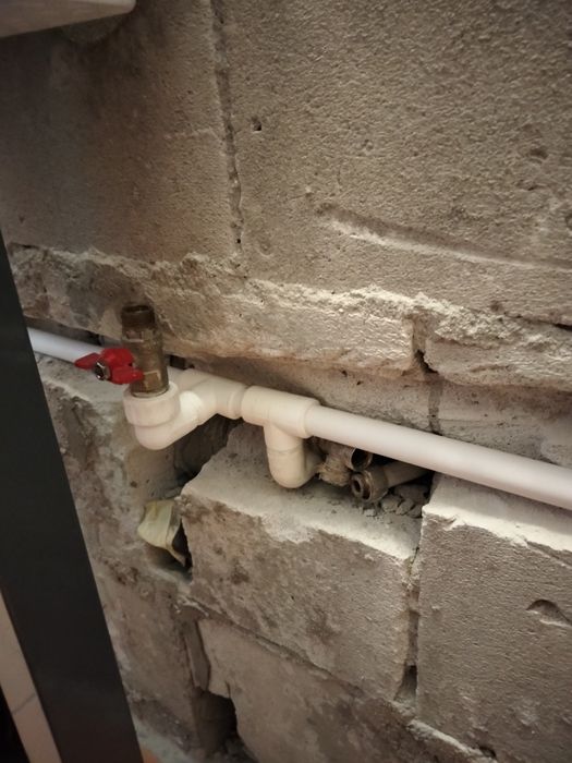 Instalații sanitare și zugrăveli