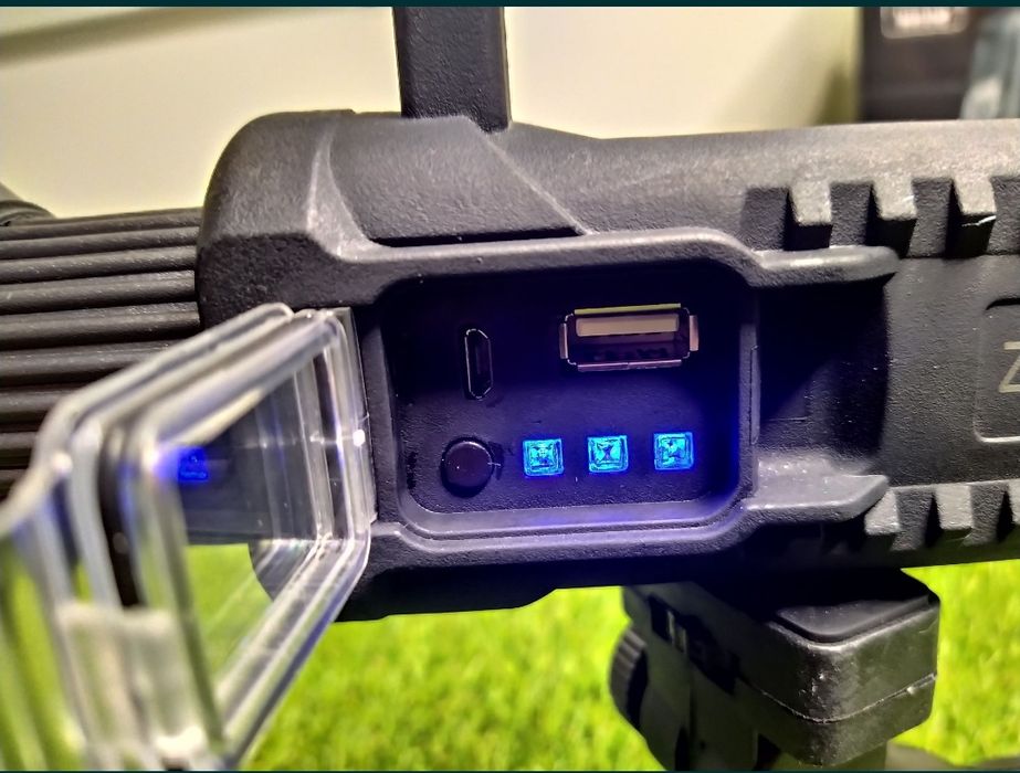 Lanterna W590 Noul Model de LED CREE P50 Camping, Pescuit, Vanatoare!