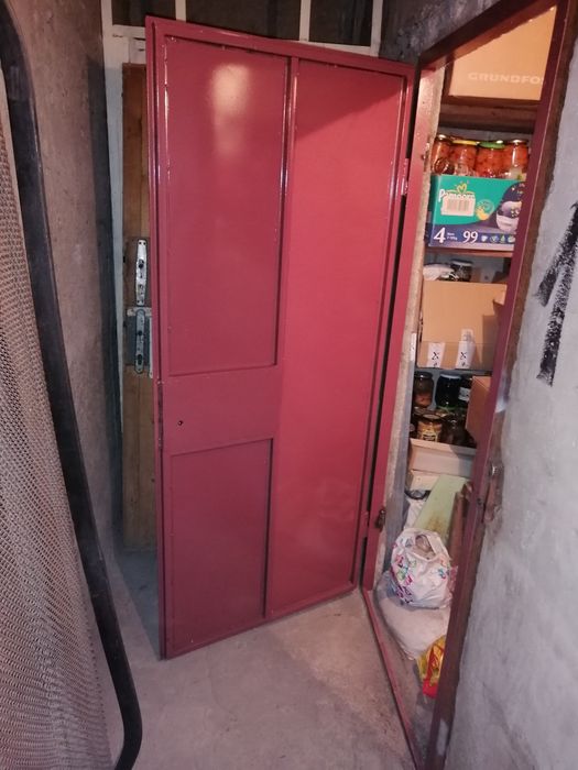 Здрави Метални врата за мазета и тавани