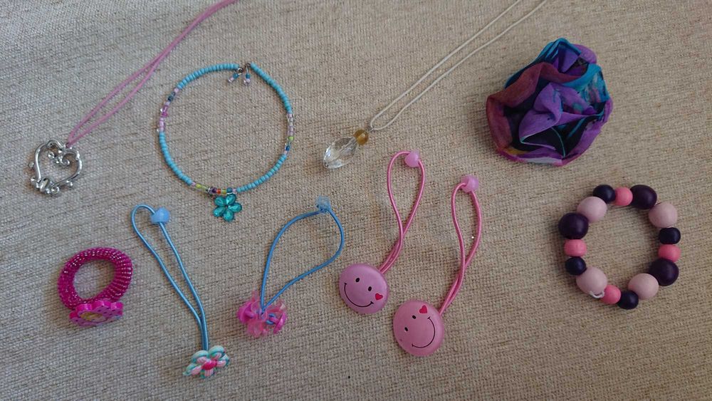 Униформи на ОУ Драган Манчов Красотички Елза и Ана