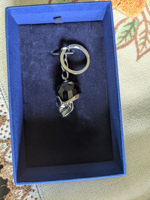 Breloc Swarovski. Cap schelet.