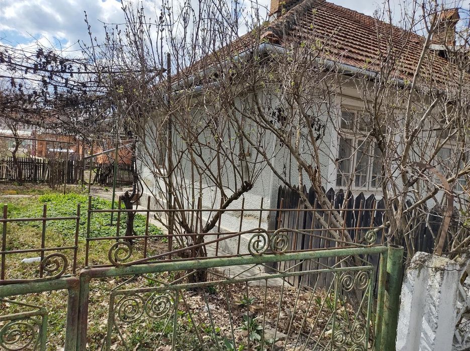 Vând casă în Buhuși, Str 9 Mai, 110 mp