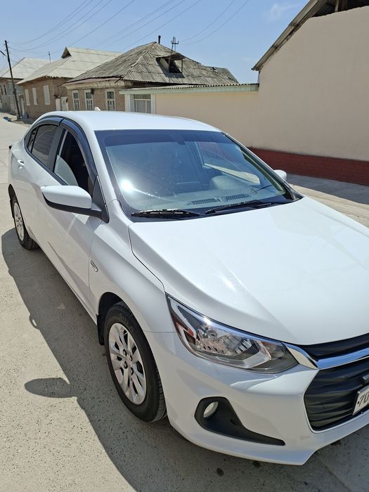 Chevrolet onix lt 3