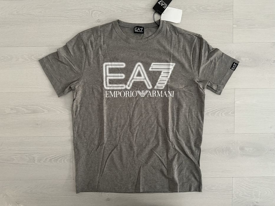 Продам футболки EA7