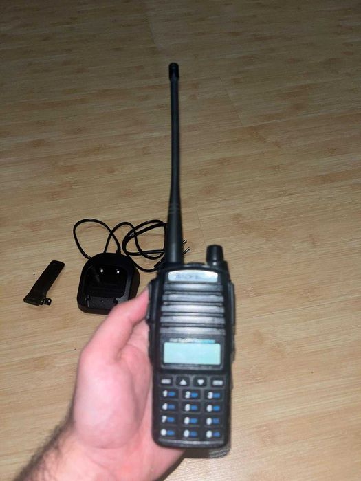 Statie Baofeng (walkie talkie)