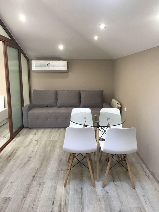 Двустаен апартамент в кв. Требич