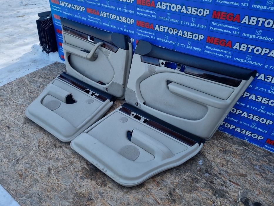 Дверные карты на Audi 100.