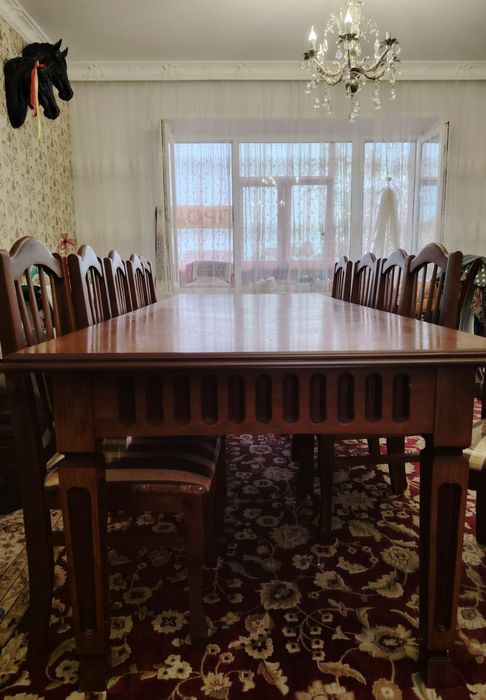 Продам б/у стол и стулья 10 шт.