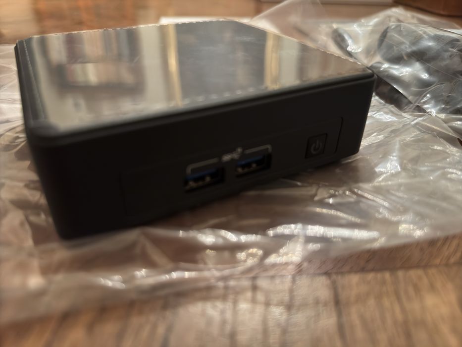 Vând  mini pc Intel NUC11TNKv5, nou !