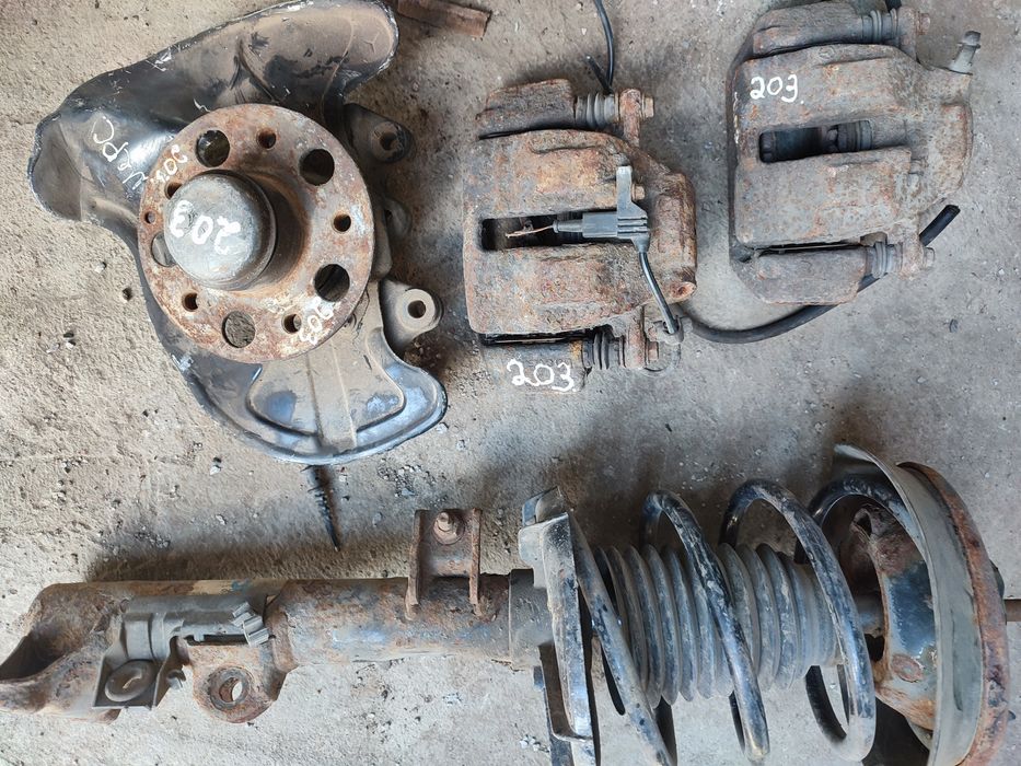 Запчасти на Мерседес 203