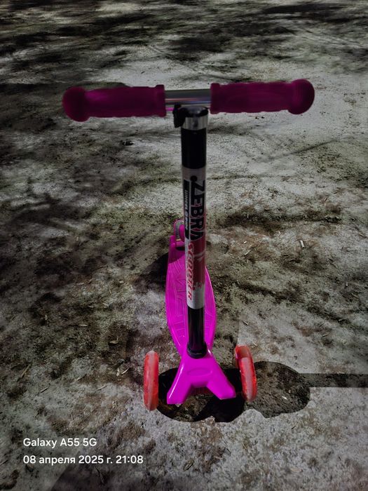Самокат сотилади. Продаётся детский самокат.