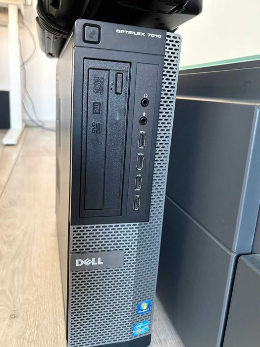 Unitate PC i3, 8GB RAM + Monitor 24'' widescreen