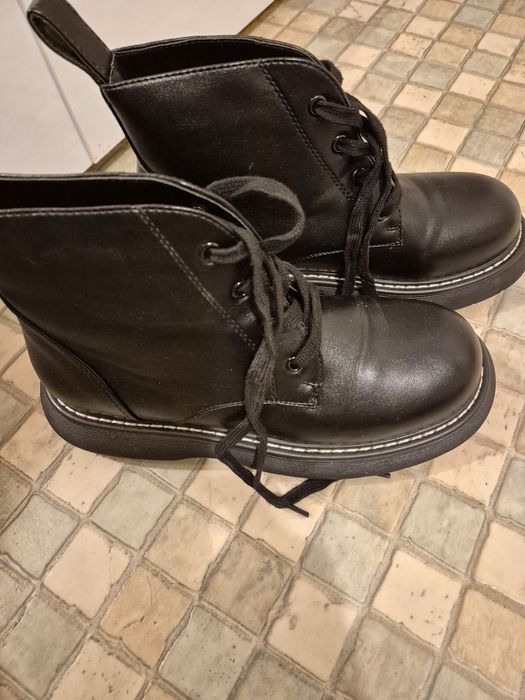 Дамски боти на символични цени