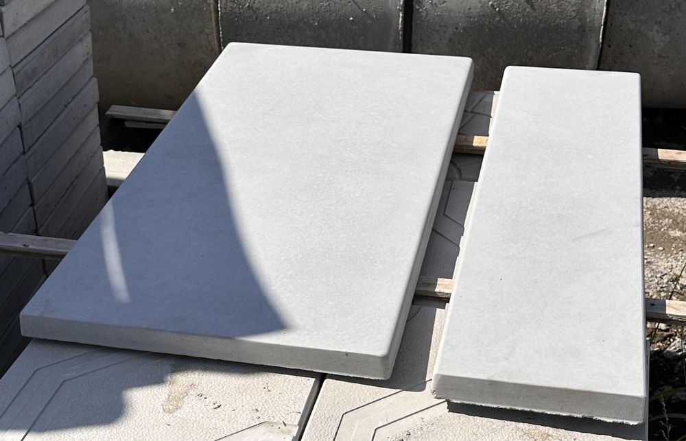 Capace si interval gard - albe sau gri - din beton pentru gard