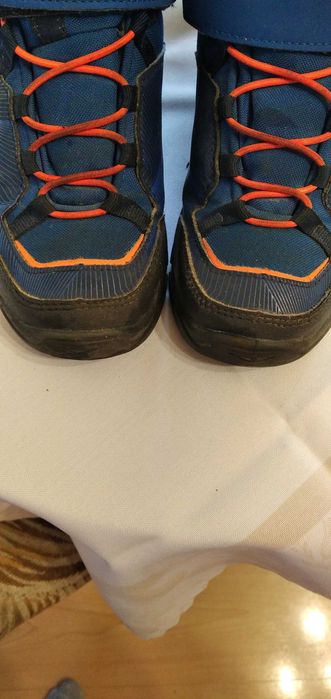 Туристически водоустойчиви детски обувки.