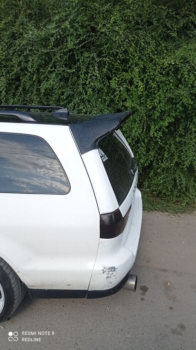 Митсубиси Галант передний бампер , решетка