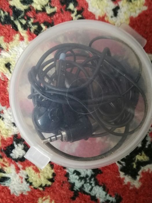 Продам наушники проводные