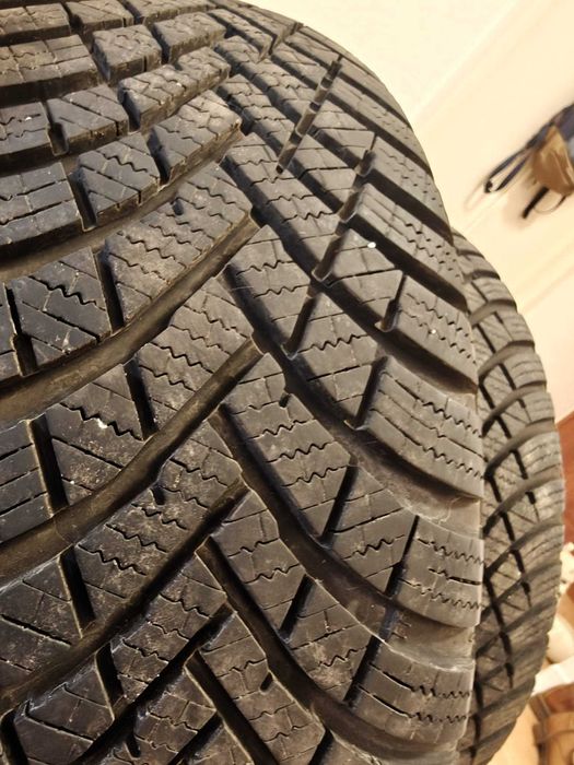 Anvelope iarna 185/55 R15 hankook purtat 2 sezoane 9.2 mm