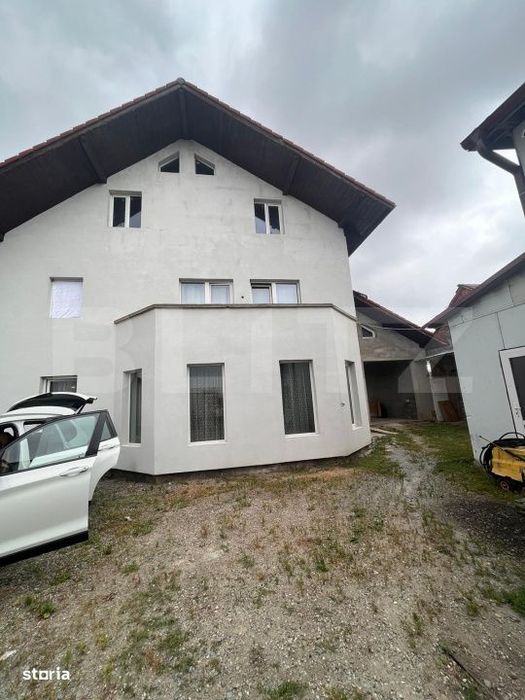 Casa individuala spatioasa + spatiu comercial, teren 3.940 mp – Live