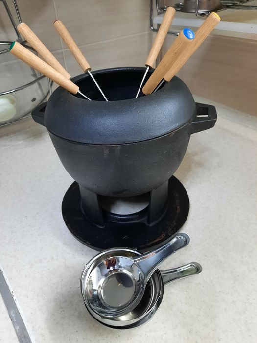 Набор чугунный для  фундю. Обмен.